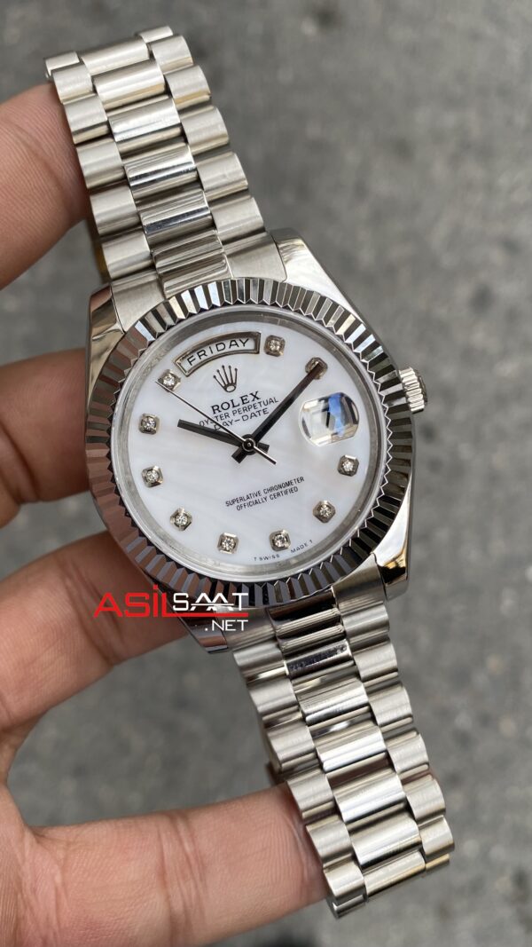 Rolex Day Date Beyaz Taşlı Kadran 228235 White Diamond Dial 40 mm President Belt Fluted Bezel Silver Replika Saat