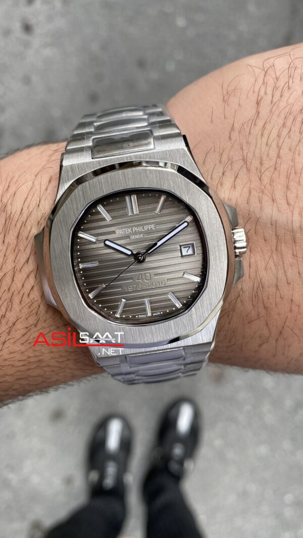 Patek Philippe Nautilus 40 th Year Anniversary Gri Kadran 40 mm 5711 Silver Replika PPNA026