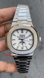 Patek Philippe Nautilus Annual Calendar Beyaz Kadran 40 mm 5726 Silver Replika Saat PPNA071