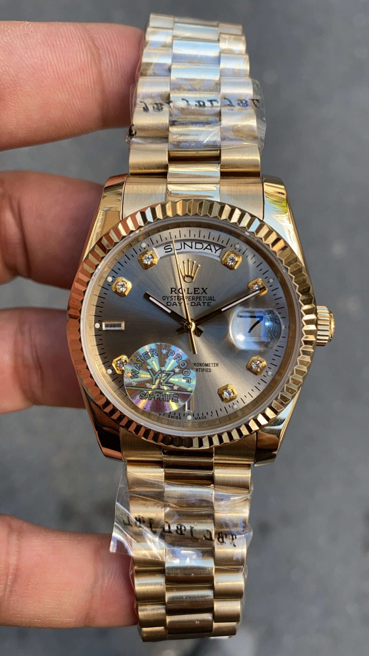 Rolex Day Date 36 mm Füme Kadın Saati President Kordon Replika Saat